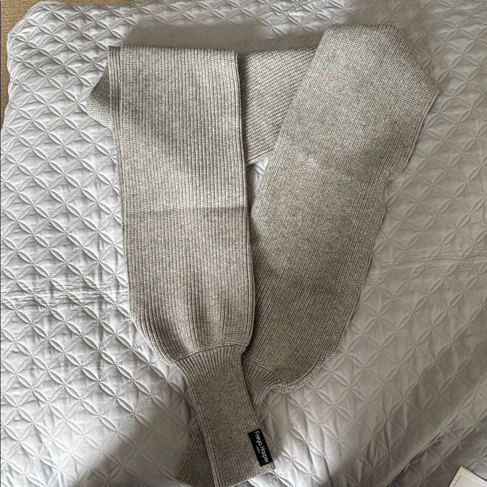 Freya Harper multifunctional scarf, Gray